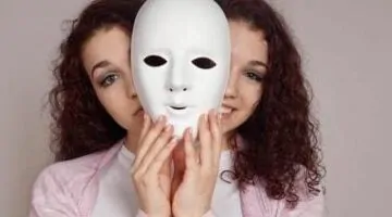 هل ترى نفسك بطلًا خارقًا؟ اكتشف أعراض جنون العظمة