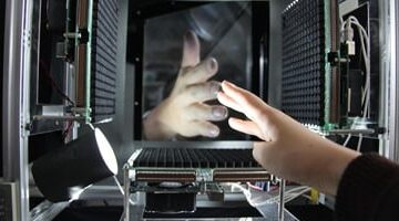 هولوجرام يهدد صناعة الموسيقى وحقوق المبدعين الملكية