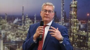 وزارة البترول: العامة للبترول تنفذ برنامجا لحفر 75 بئرا × 12 شهرا بحقول غارب