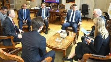 وزير الإسكان يبحث مع السفير السويدي تعزيز سبل التعاون المشترك