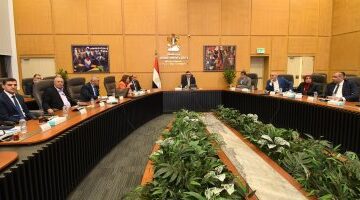 وزير الإسكان يتابع المشروعات السكنية بعددٍ من المحافظات والمدن الجديدة