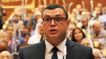 وزير الإسكان يتفقد المركز التكنولوجى لخدمة المواطنين بمدينة العبور