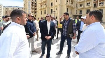 وزير الإسكان يتفقد تقدم مشروع الحي اللاتيني في مدينة العلمين الجديدة