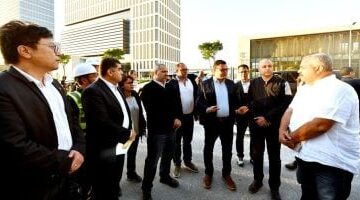 وزير الإسكان يختتم جولته بتفقد منطقة الأعمال المركزية والحى السكنى الخامس R5