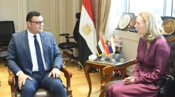 وزير الإسكان يستقبل سفيرة سلوفاكيا لبحث التعاون فى مجال إنشاء المدن الذكية