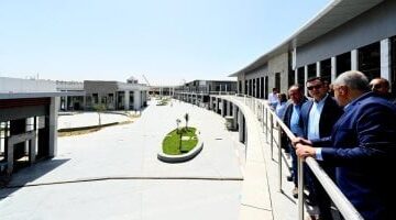 وزير الإسكان يقوم بجولة موسعة بمشروع "حدائق تلال الفسطاط"