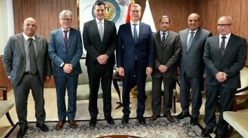 وزير البترول يبحث مع رئيس انرجين تسريع وتيرة التعاون بمناطق امتيازها