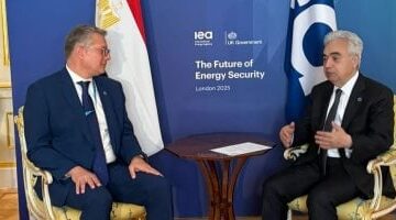 وزير البترول يناقش تعزيز التعاون الدولي في قطاع الطاقة مع أمين منتدى الطاقة العالمي