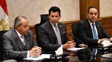 وزير الرياضة يلتقي محافظ بورسعيد لتسريع وتيرة العمل باستاد المصري الجديد