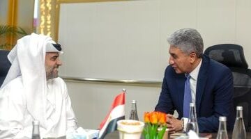 وزير السياحة يعزز تعاونًا مع شركات الطيران الدولية في اجتماع حيوي