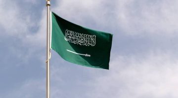 السعودية تُعزز دعمها للحكومة اليمنية والشعب أمام التحديات المتزايدة