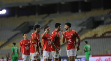 الأهلي يسحق المصري برباعية ويتصدر الدوري مؤقتًا