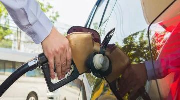 لسائقي السيارات: طريقة سهلة وسريعة لكشف الوقود المغشوش خلال ثوان!