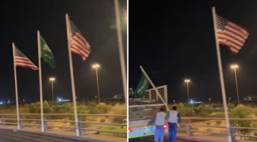 بدء رفع الأعلام السعودية والأمريكية في الشوارع.. تقرير صحيفة المرصد