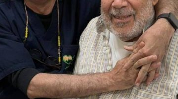 كشف طبيب تطورات صحة صبري عبدالمنعم بعد إغمائه المفاجئ