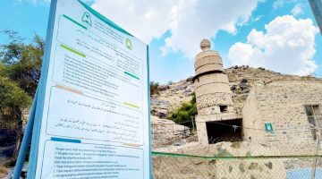 لوحات إرشادية وتوعوية تزين مواقع الطائف التاريخية