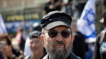 باراك يدعو لعصيان مدني عاجل لإسقاط نتنياهو