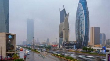 عاصفة رعدية وأمطار غزيرة تهيمن على الطقس في السعودية اليوم