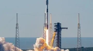 SpaceX تطلق صاروخ فالكون 9 بـ28 قمرًا من ستارلينك إلى المدار الدولي