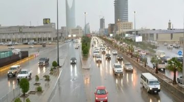 أمطار رعدية قوية ورياح تثير الغبار تضرب مناطق متعددة