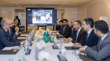 وزير الصناعة يناقش فرص استثمار مشتركة مع شركات فرنسية في التعدين والطيران والأغذية