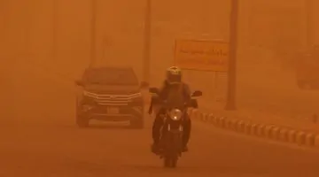 عاصفة ترابية قوية تضرب حفر الباطن عصرًا.. وتمتد لتشمل شقراء وسدير قبل التوجه نحو الرياض