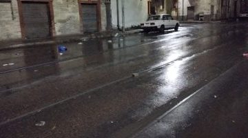 أمطار غزيرة ورياح قوية تضرب الإسكندرية - شاهد الفيديو