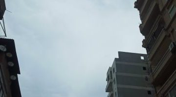 أمطار غزيرة وسحب كثيفة تضرب دمياط.. طقس مضطرب يعصف بالمنطقة! فيديو