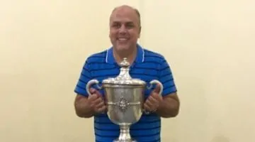 أيمن طاهر يخطف الأضواء: أول حارس مرمى يتأهل لكأس العالم كلاعب ومدرب!