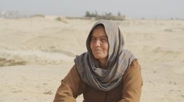 إمبراطورة الصعيد: المعلمة منال تواجه تحديات المقاولة بين الجبال وثعابين الصحراء