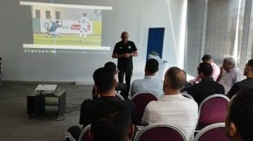 اجتماع حاسم لحكام VAR لتحسين الأداء وتسريع القرارات التحكيمية
