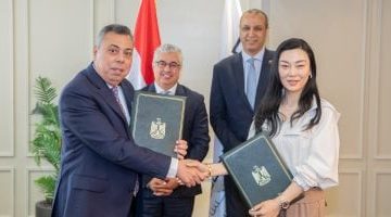 اقتصادية قناة السويس تبرم عقد مشروع 'شاوشين بيكي' الصينية لإنتاج الملابس الجاهزة
