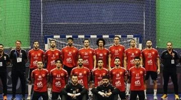 الأهلي يتوج بلقب الكؤوس الأفريقية لليد بعد فوز ساحق على الزمالك 31-28.. مع صور حية