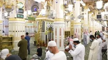 الحجاج يتغلبون على موجة الحرارة بزيارة المسجد النبوي.. شاهد البث المباشر!