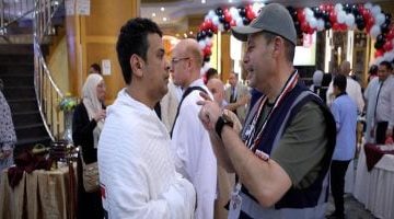 بعثة الحج تواصل تفويج الحجاج إلى مكة بعد أيام من الروحانية في المدينة المنورة - فيديو