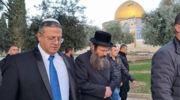 بن غفير، وزير الأمن القومي الإسرائيلي، يقتحم باحات المسجد الأقصى