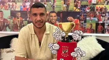 رامي ربيعة يحتفل بعيد ميلاده مع عائلته بتورتة الأهلي.. صور حصرية