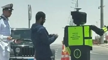روبوت مبتكر ينظم حركة المرور في شوارع العاصمة: خبير مروري يكشف تفاصيل التجربة الجديدة – فيديو