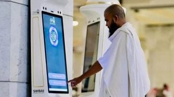 روبوت "منارة" السعودي يجيب على أسئلة الحجاج بـ11 لغة لتقديم إرشادات دينية
