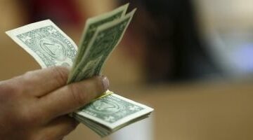 سعر الدولار اليوم مقابل الجنيه المصري.. أحدث التحديثات في 2 مايو 2025