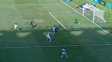 سيراميكا يتفوق على البنك الأهلي بهدف بوبو في الشوط الأول من الدوري