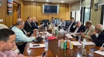 غرفة الصناعات النسيجية تناقش تحديات التراخيص ورسوم الصيانة في قطاع النسيج