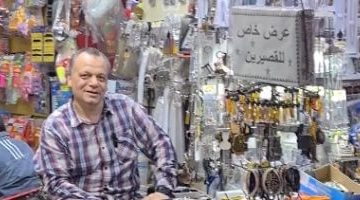 في قلب شارع المعز: "عم شريف" يُكرم قصار القامة بابتكار مذهل!