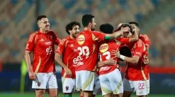 صراع محموم بين الأهلي وبيراميدز للفوز بالدوري قبل الجولة الأخيرة.. "فاضل على الحلو دقة" يتصدر الجدل