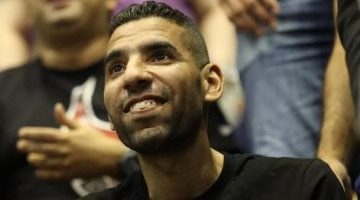 مؤمن زكريا ينضم لاحتفالات لاعبي الأهلي بالفوز بكأس الكؤوس الإفريقية.. شاهد الفيديو!