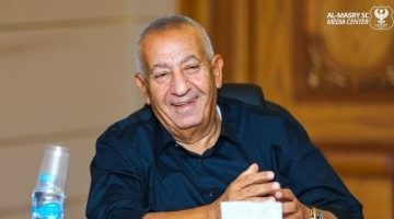 محافظ بورسعيد يعقد اجتماعًا طارئًا لمناقشة استقالة كامل أبو على مع مجلس المصري