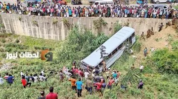 انقلاب حافلة مأساوي في سريلانكا.. مصرع 21 شخصاً في حادث مروع