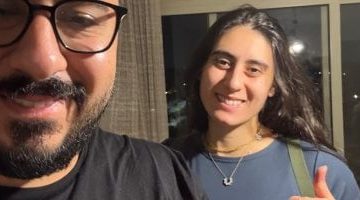 نور الشربيني تعود بطلا عالميا إلى القاهرة مع عائلتها بعد فوزها ببطولة الاسكواش العالمية