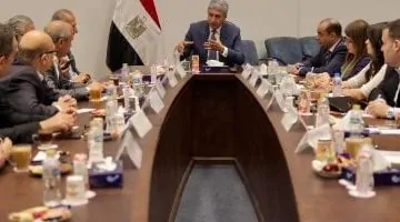 وزير الآثار يراقب تطوير خدمات سياحية تجريبية في أهرامات الجيزة