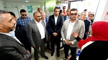 وزير الإسكان ومحافظ السويس يجريان جولة تفقدية لمحطتي رفع الصرف الصحي بحي السويس